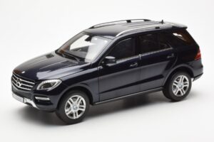 Mercedes M-Class W166 Tansanite Blau Metallic Minichamps 1:18