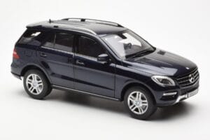 Mercedes M-Class W166 Tansanite Blau Metallic Minichamps 1:18 B66960065 Metall – Bild 6 von 8
