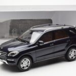 Mercedes M-Class W166 Tansanite Blau Metallic Minichamps 1:18 - image 8 of 8