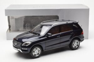 Mercedes M-Class W166 Tansanite Blau Metallic Minichamps 1:18 B66960065 Metall – Bild 8 von 8