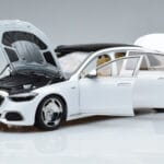 Mercedes Maybach S600 W222 V12 Biturbo Diamond Weiss Almost Real 1:18 - image 2 of 11