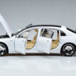 Mercedes Maybach S600 W222 V12 Biturbo Diamond Weiss Almost Real 1:18 - image 5 of 11