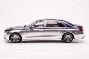 Mercedes Maybach S680 W223 Nautical Blau Cirrus Silber Almost Real 1:18 820125 Metall – Bild 4 von 8