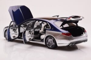 Mercedes Maybach S680 W223 Nautical Blau Cirrus Silber Almost Real 1:18 820125 Metall – Bild 5 von 8
