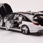 Mercedes Maybach S680 W223 Obsidian Schwarz Diamond Weiss Almost Real 1:18 - image 4 of 7