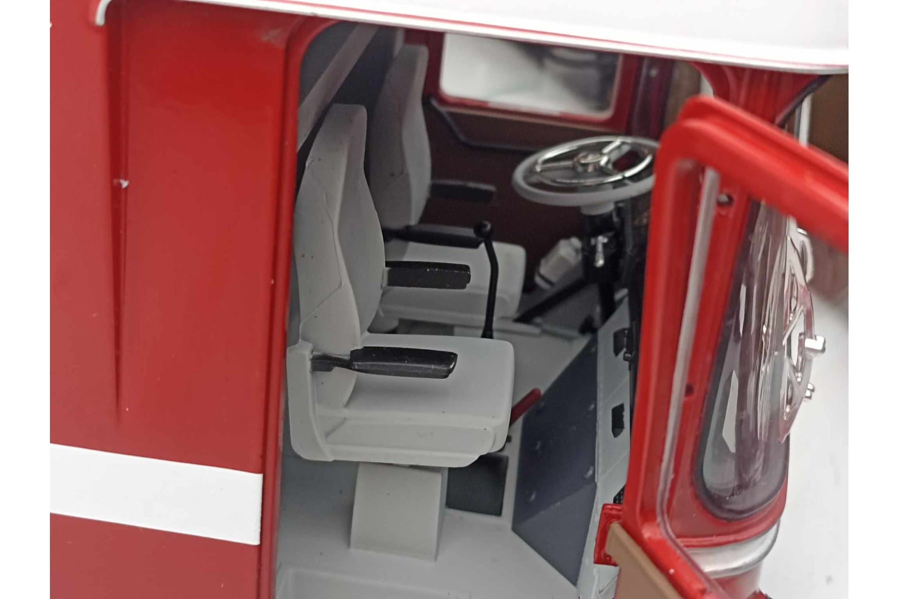 Mercedes O317 Porsche Transporter Rot CMR 1:18 CMR149 Metall – Bild 11 von 12