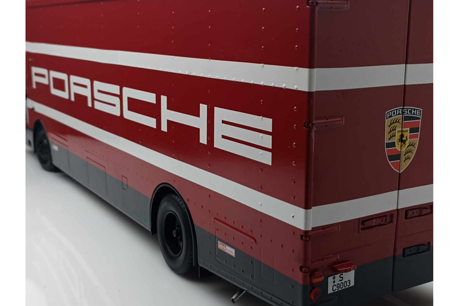 Mercedes O317 Porsche Transporter Rot CMR 1:18 CMR149 Metall – Bild 12 von 12