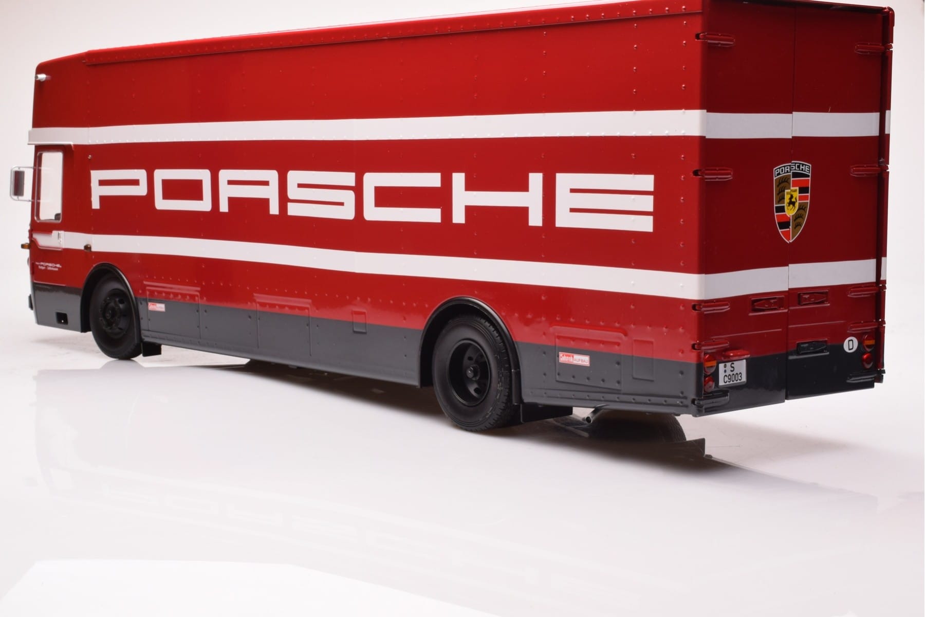 Mercedes O317 Porsche Transporter Rot CMR 1:18 CMR149 Metall – Bild 3 von 12