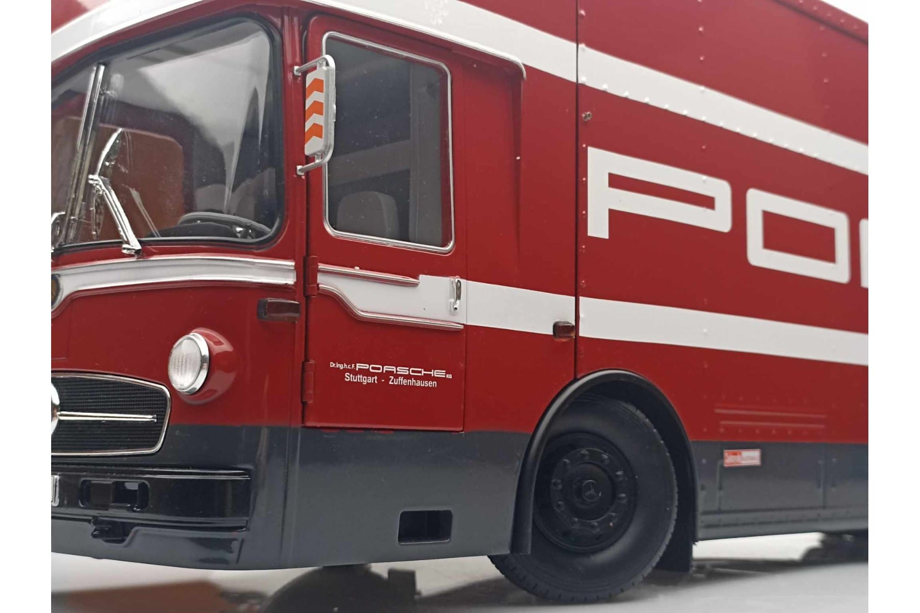 Mercedes O317 Porsche Transporter Rot CMR 1:18 CMR149 Metall – Bild 7 von 12