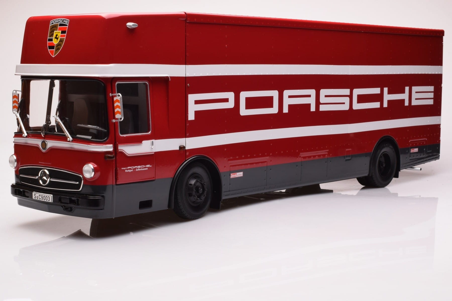 Mercedes O317 Porsche Transporter Rot CMR 1:18 CMR149 Metall