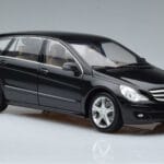 Mercedes R-Class W251 Obsidian Schwarz Minichamps 1:18 B66962325 Metall - image 5 of 7