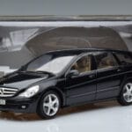 Mercedes R-Class W251 Obsidian Schwarz Minichamps 1:18 B66962325 Metall - image 7 of 7