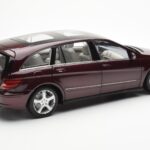 Mercedes R-Class W251 Rot Metallic Minichamps 1:18 - image 3 of 8