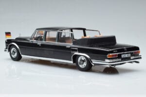 Mercedes 600 Pullman W100 Landaulet Queen Elizabeth II KK-Scale 1:18 KKDC181185 Metall – Bild 5 von 6