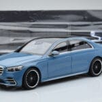 Mercedes S-Class W223 Vintage Blau Norev 1:18 - image 7 of 7