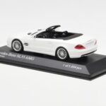 Mercedes SL 55 AMG R230 Weiss Minichamps 1:43 - image 3 of 4