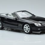 Mercedes SL500 R230 Schwarz Norev 1:18 183840 Metall - image 5 of 8