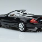 Mercedes SL500 R230 Schwarz Norev 1:18 183840 Metall - image 6 of 8