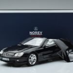 Mercedes SL500 R230 Schwarz Norev 1:18 183840 Metall - image 8 of 8