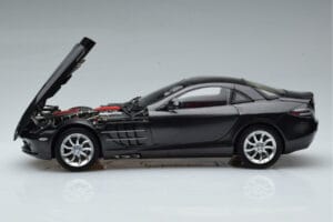 Mercedes SLR McLaren Schwarz CMC 1:18 M-045F Metall – Bild 4 von 10