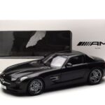Mercedes SLS AMG Obsidian Schwarz Metallic Minichamps 1:18 - image 7 of 7