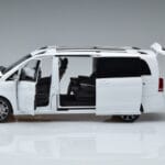 Mercedes V-Class W447 V260L Weiss Mercedes 1:18 QALCN89911149 Metall - image 5 of 8