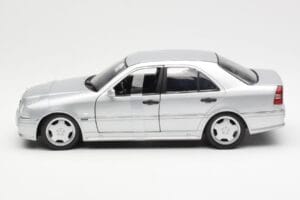 Mercedes C36 AMG W202 Silber UT Models 1:18 180035000 Metall – Bild 3 von 6