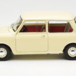 Morris Mini Minor Weiss Kyosho 1:18 - image 4 of 8
