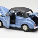 Morris Minor Cabriolet Blau Minichamps 1:18 - image 5 of 8
