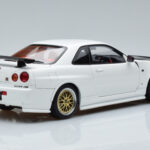 Nissan Skyline GT-R R34 Nismo Z-Tune Weiss MotorHelix 1:18 - image 3 of 11