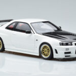 Nissan Skyline GT-R R34 Nismo Z-Tune Weiss MotorHelix 1:18 - image 6 of 11
