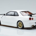 Nissan Skyline GT-R R34 Nismo Z-Tune Weiss MotorHelix 1:18 - image 7 of 11