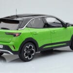 Opel Mokka-e GS Line Matcha Grün Otto 1:18 - image 2 of 5
