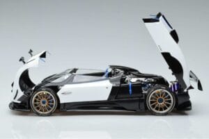 Pagani Zonda HP Barchetta Carbon Fiber Weiss LCD 1:18 LCD18009-WH Metall – Bild 4 von 9