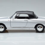 Peugeot 404 Cabriolet Silber Norev 1:18 - image 4 of 8