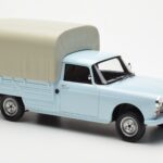 Peugeot 404 Pickup Bache Pastellblau Otto 1:18 - image 4 of 6