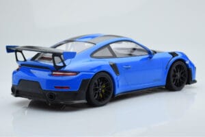 Porsche 911 GT2 RS 991.2 Weissach Package Blau Schwarze Magnesiumfelgen Minichamps 1:18 153068316 Metall – Bild 2 von 6
