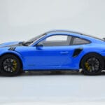Porsche 911 GT2 RS 991.2 Weissach Package Blau Schwarze Magnesiumfelgen Minichamps 1:18 - image 3 of 6