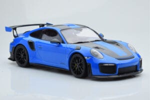 Porsche 911 GT2 RS 991.2 Weissach Package Blau Schwarze Magnesiumfelgen Minichamps 1:18 153068316 Metall – Bild 4 von 6