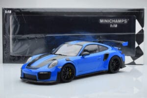 Porsche 911 GT2 RS 991.2 Weissach Package Blau Schwarze Magnesiumfelgen Minichamps 1:18 153068316 Metall – Bild 6 von 6