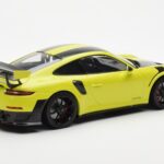 Porsche 911 991.2 GT2 RS Hellgrün Mit Schwarzen Magnesium-Felgen Minichamps 1:18 - image 2 of 6