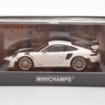 Porsche 911 991.2 GT2 RS Weiss Minichamps 1:43 - image 4 of 4