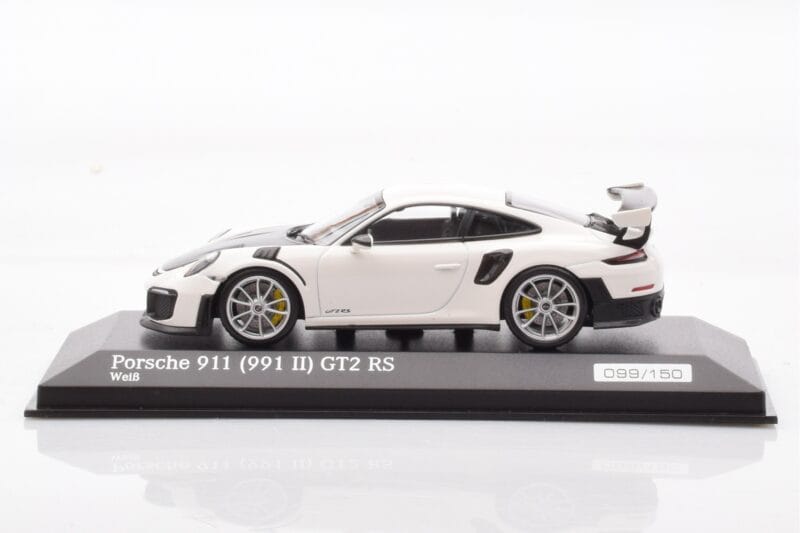 Porsche 911 991.2 GT2 RS Weiss Minichamps 1:43