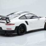 Porsche 911 GT2 RS 991.2 Weissach Package Weiss Schwarze Magnesiumfelgen Minichamps 1:18 - image 2 of 6