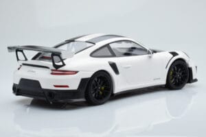 Porsche 911 GT2 RS 991.2 Weissach Package Weiss Schwarze Magnesiumfelgen Minichamps 1:18 153068309 Metall – Bild 2 von 6