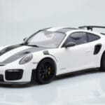 Porsche 911 GT2 RS 991.2 Weissach Package Weiss Schwarze Magnesiumfelgen Minichamps 1:18