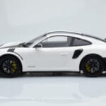 Porsche 911 GT2 RS 991.2 Weissach Package Weiss Schwarze Magnesiumfelgen Minichamps 1:18 - image 3 of 6