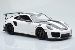Porsche 911 GT2 RS 991.2 Weissach Package Weiss Schwarze Magnesiumfelgen Minichamps 1:18 153068309 Metall – Bild 4 von 6