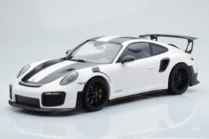 Porsche 911 GT2 RS 991.2 Weissach Package Weiss Schwarze Magnesiumfelgen Minichamps 1:18