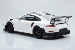 Porsche 911 GT2 RS 991.2 Weissach Package Weiss Schwarze Magnesiumfelgen Minichamps 1:18 153068309 Metall – Bild 5 von 6